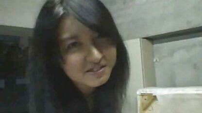 सौतेले पिता ने अपने हिंदी मूवी एचडी सेक्सी वीडियो मोटे लिंग को एक सेक्सी बेटी के मुंह में धकेल दिया