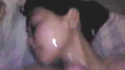 प्रेमी सेक्सी वीडियो फुल मूवी एचडी हिंदी उसके स्तनों पर बड़ा निपल्स के साथ है।