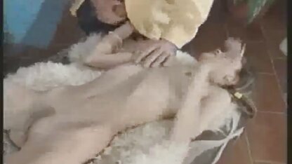 गोरे लोग एक मांसल पुरुष के लिए एक गहरी हिंदी बीएफ फुल एचडी मूवी blowjob करते हैं